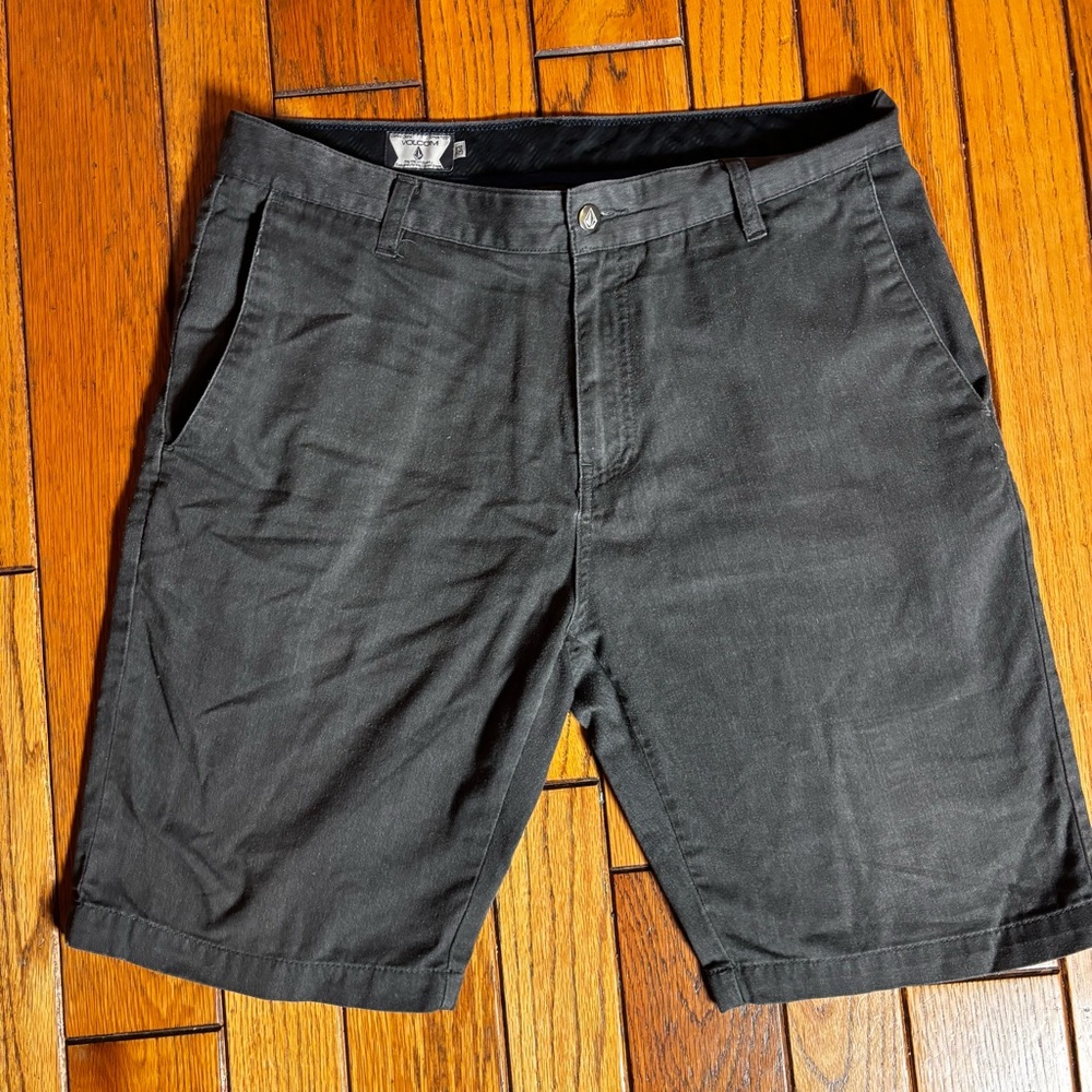 Volcom 34” Casual Shorts, gray